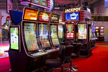 Capsa Susun table interface on agen108 platform showing player positions and card arrangement